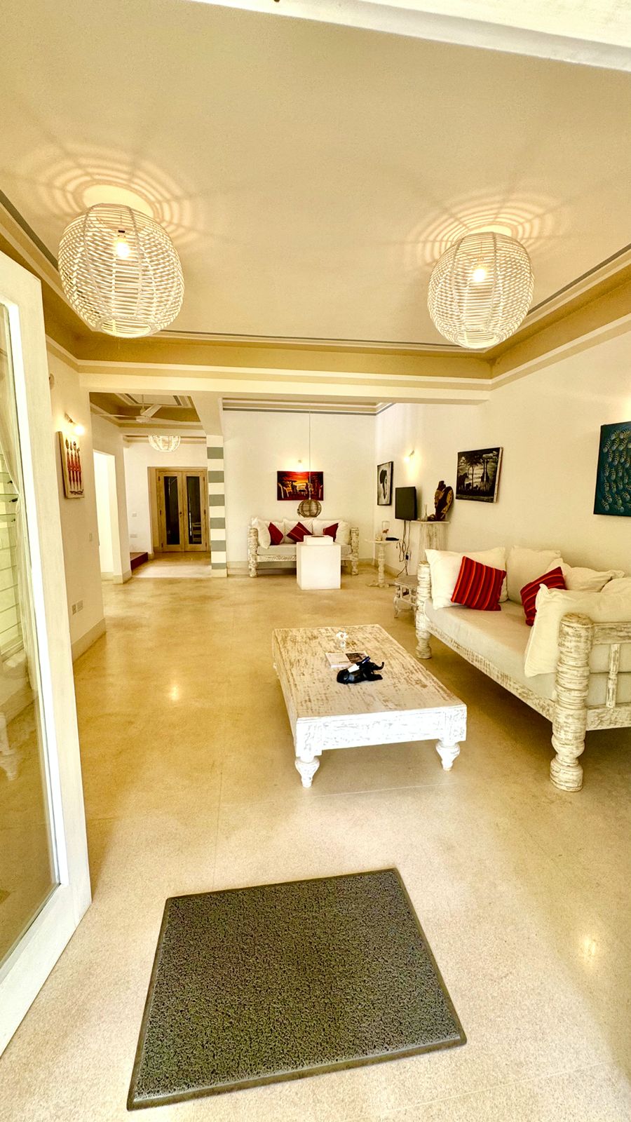Spacious living room